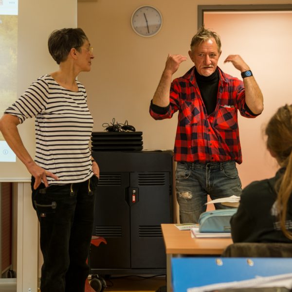 Rosa Brunner und Bob Budd beim Schuldialog in der FOS Eggolsheim. Foto: Thomas Ochs