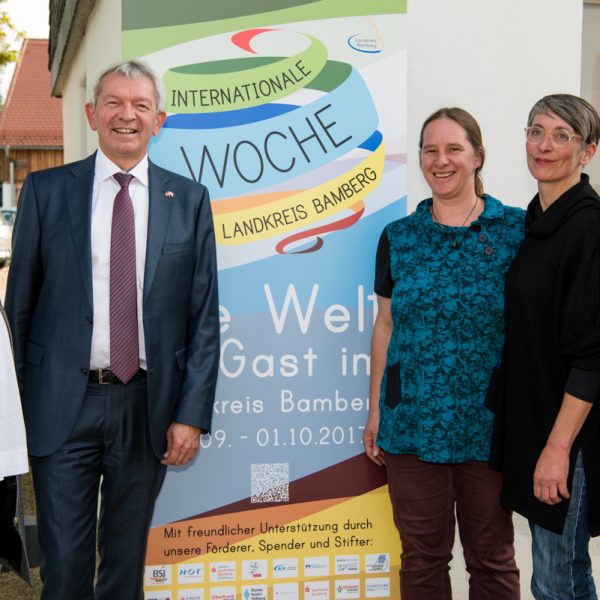 Stellv. Landrätin Rosi Kraus (Lkr. Forchheim), Landrat Johann Kalb, Anne Schmitt vom Flussparadies Franken, Rosa Brunner (Kuratorin) und Adelbert Heil, der für den Landkreis Bamberg die Skulptur entwerfen wird.Foto: Thomas Ochs