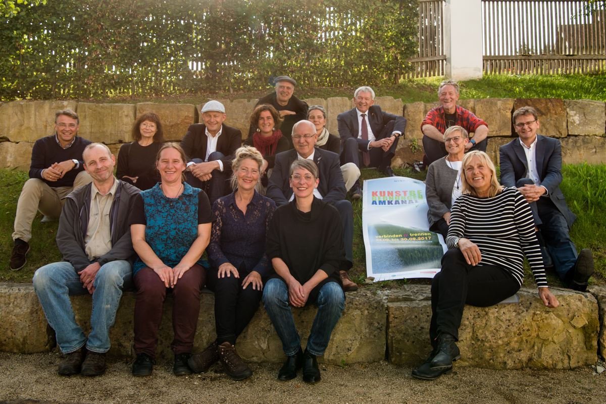 Gruppenbild Kunstbegegnungen am Kanal verbinden // trennen am 24.09.2017 im Schloss Sassanfahrt. Foto: Thomas Ochs