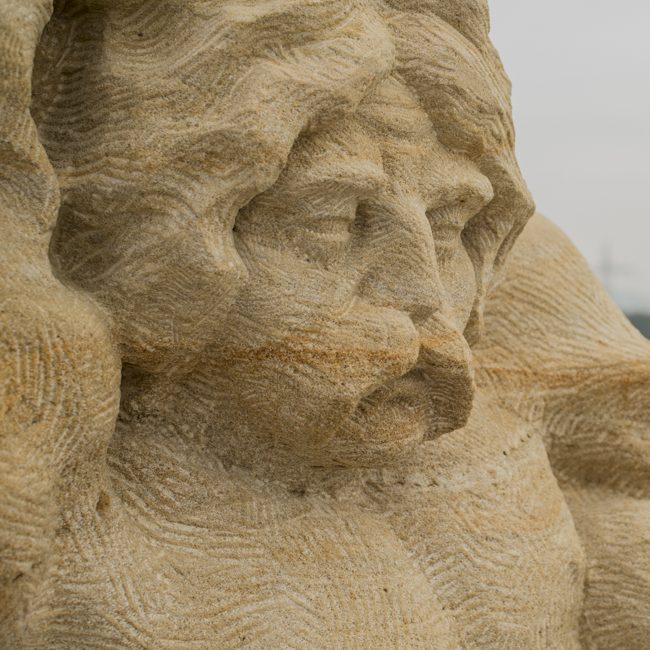 Flussgesichterskulptur von Manfred Reinhardt bei Wiesen / Bad Staffelstein. Foto: Thomas Ochs