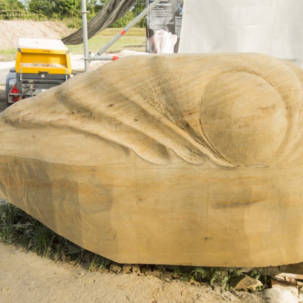 Skulptur von Rosa Brunner beim Flussgesichter-Sympoisum 2014, Hallstadt. Foto: Thomas Ochs