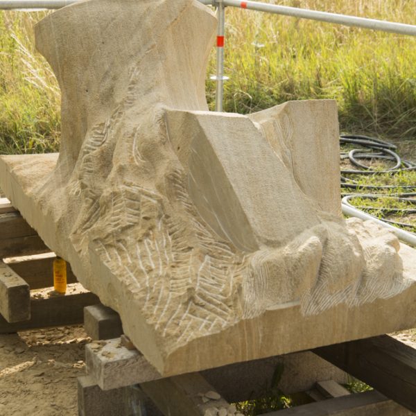 Skulptur "Fiume" von Francesco Cremoni beim Flussgesichter-Symposium 2014 in Hallstadt. Foto: Thomas Ochs
