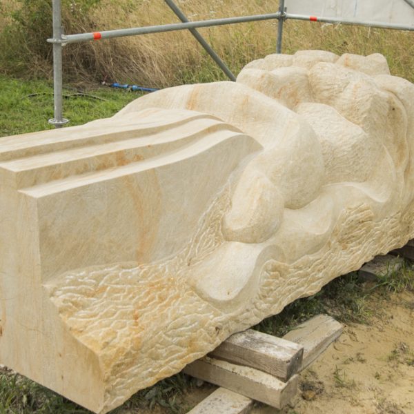 Flussgesichter-Skulptur von Stefan Esterbauer 2014 in Hallstadt. Foto: Thomas Ochs