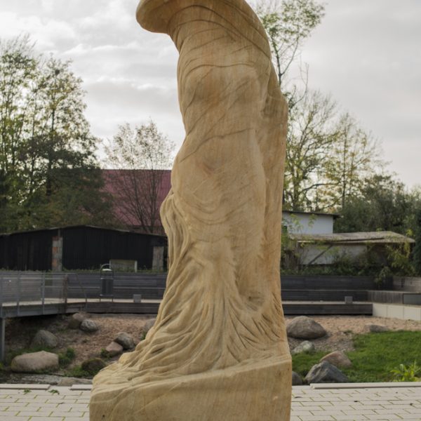 Skulptur "Emporsteigen" von Vanda Pianini am Ellernbach in Litzendorf. Foto: Thomas Ochs