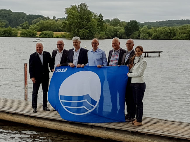 Blaue Flagge 2018 in Ebensfeld. Foto: Landratsamt Lichtenfels/Bauer Blaue Flagge 2018 in Ebensfeld. Foto: Landratsamt Lichtenfels/Bauer