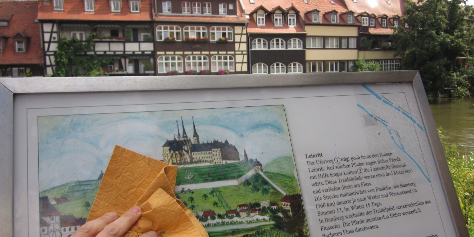 Wieder blitzblank – die Tafel am Leinritt. Foto: Julia Schmitt Wieder blitzblank - die Tafel am Leinritt. Foto: Julia Schmitt