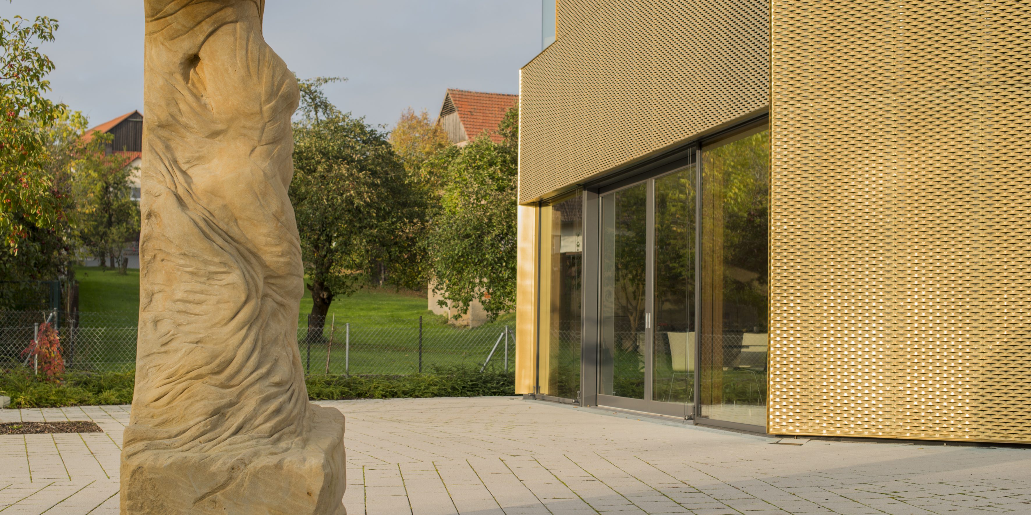 Skulptur „Emporsteigen“ von Vanda Pianini am Ellerbach in Litzendorf. Foto: Thomas Ochs Skulptur "Emporsteigen" von Vanda Pianini am Ellerbach in Litzendorf. Foto: Thomas Ochs