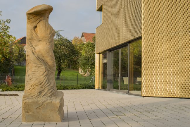 Skulptur „Emporsteigen“ von Vanda Pianini am Ellerbach in Litzendorf. Foto: Thomas Ochs Skulptur "Emporsteigen" von Vanda Pianini am Ellerbach in Litzendorf. Foto: Thomas Ochs