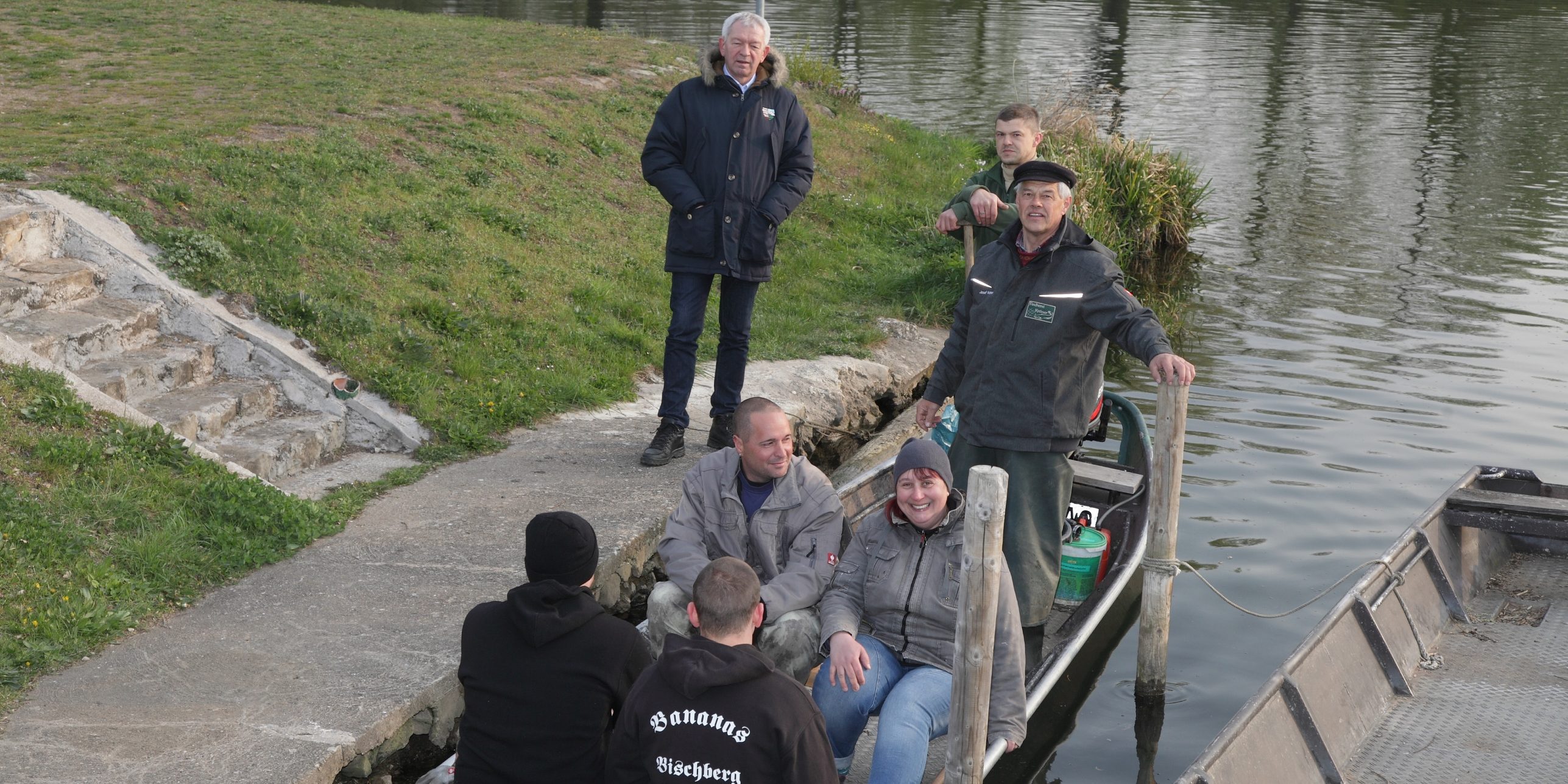 Landrat Johann Kalb würdigt 2019 den langjährigen Einsatz der Bischberger Fischerzunft bei ihrer 39. Gewässerschutzaktion. Foto: Rudolf Mader Landrat Johann Kalb würdigt 2019 den langjährigen Einsatz der Bischberger Fischerzunft bei ihrer 39. Gewässerschutzaktion. Foto: Rudolf Mader
