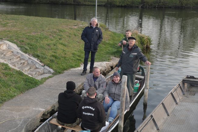 Landrat Johann Kalb würdigt 2019 den langjährigen Einsatz der Bischberger Fischerzunft bei ihrer 39. Gewässerschutzaktion. Foto: Rudolf Mader Landrat Johann Kalb würdigt 2019 den langjährigen Einsatz der Bischberger Fischerzunft bei ihrer 39. Gewässerschutzaktion. Foto: Rudolf Mader