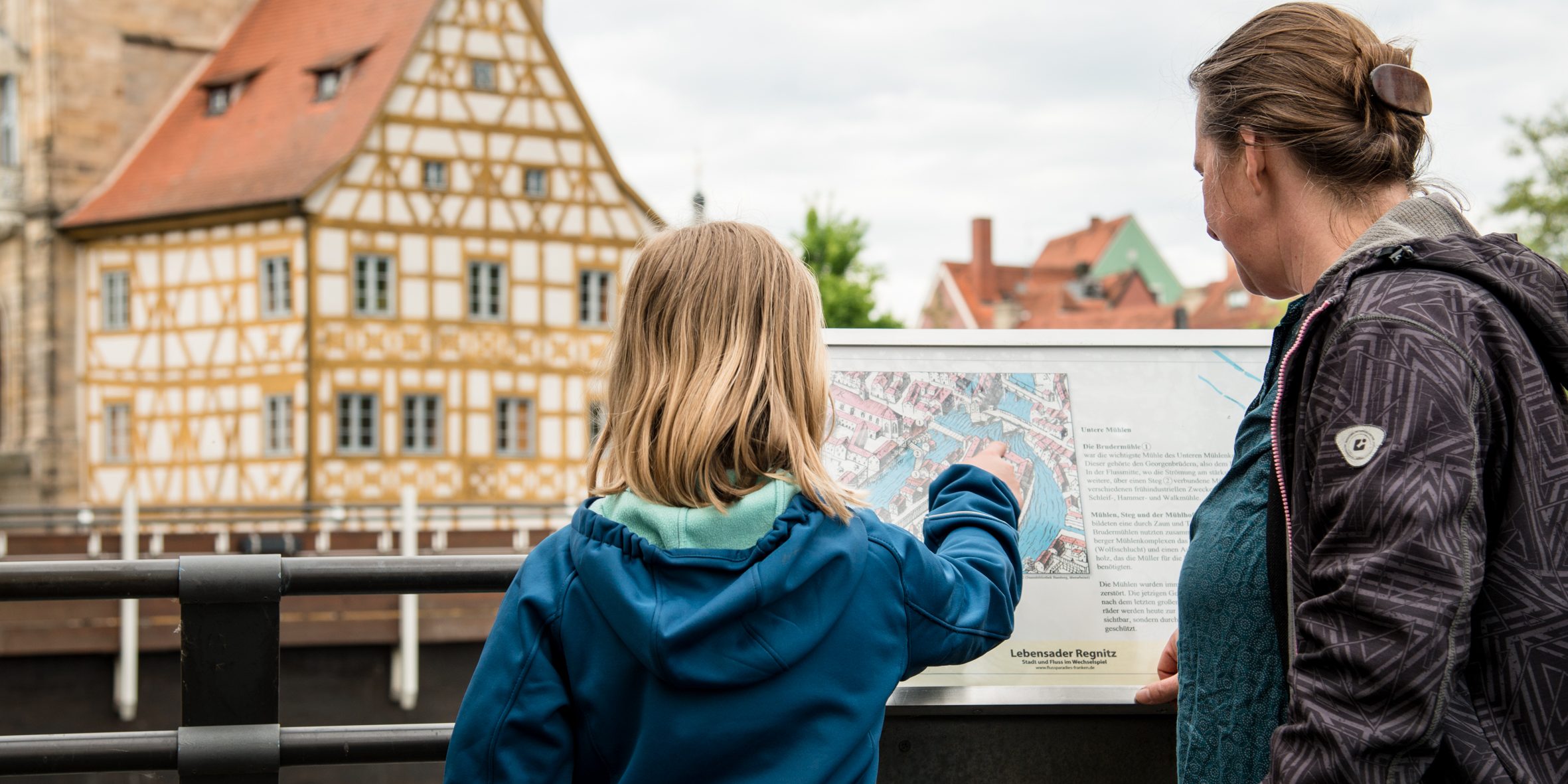Flusspfadtafel auf der Brudermühlbrücke. Foto: Thomas Ochs