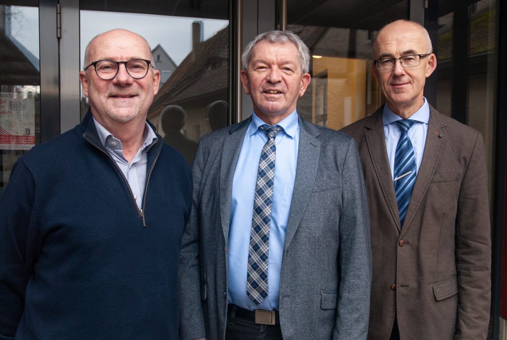 Frensdorf ist neues Mitglied im Flussparadies Franken v.l.n.r: 2. Bgm. Robert Neundorfer (Gmd. Frensdorf), Vorsitzender Landrat Johann Kalb (Lkr. Bamberg), Bürgermeister Jakobus Kötzner (Gmd. Frensdorf). Foto: A. Schmitt