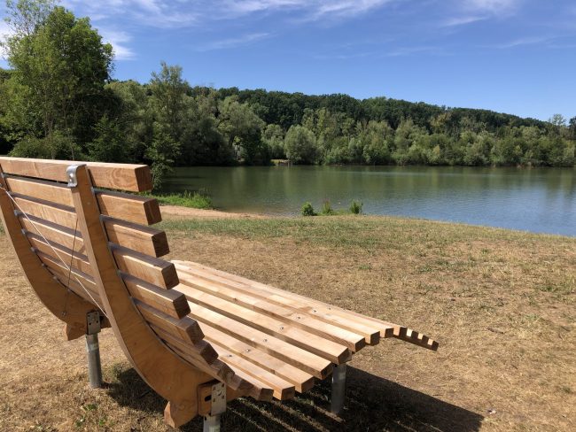 Ruhebank am Baunacher See. Foto: Stadt Baunach