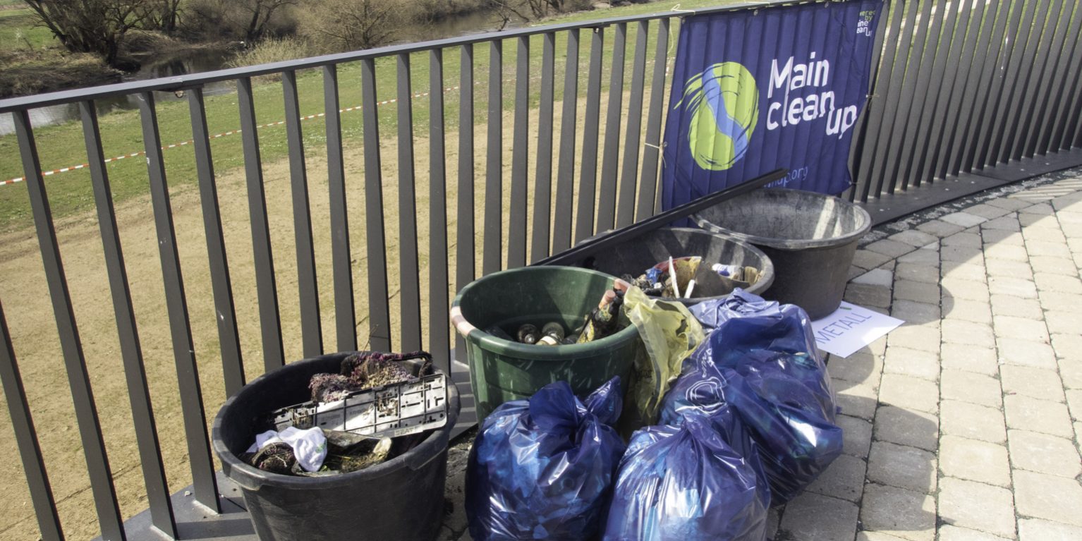 Gesammelter Müll am 29.3.25 bei Kemmern am Main. Foto: Anne Schmitt