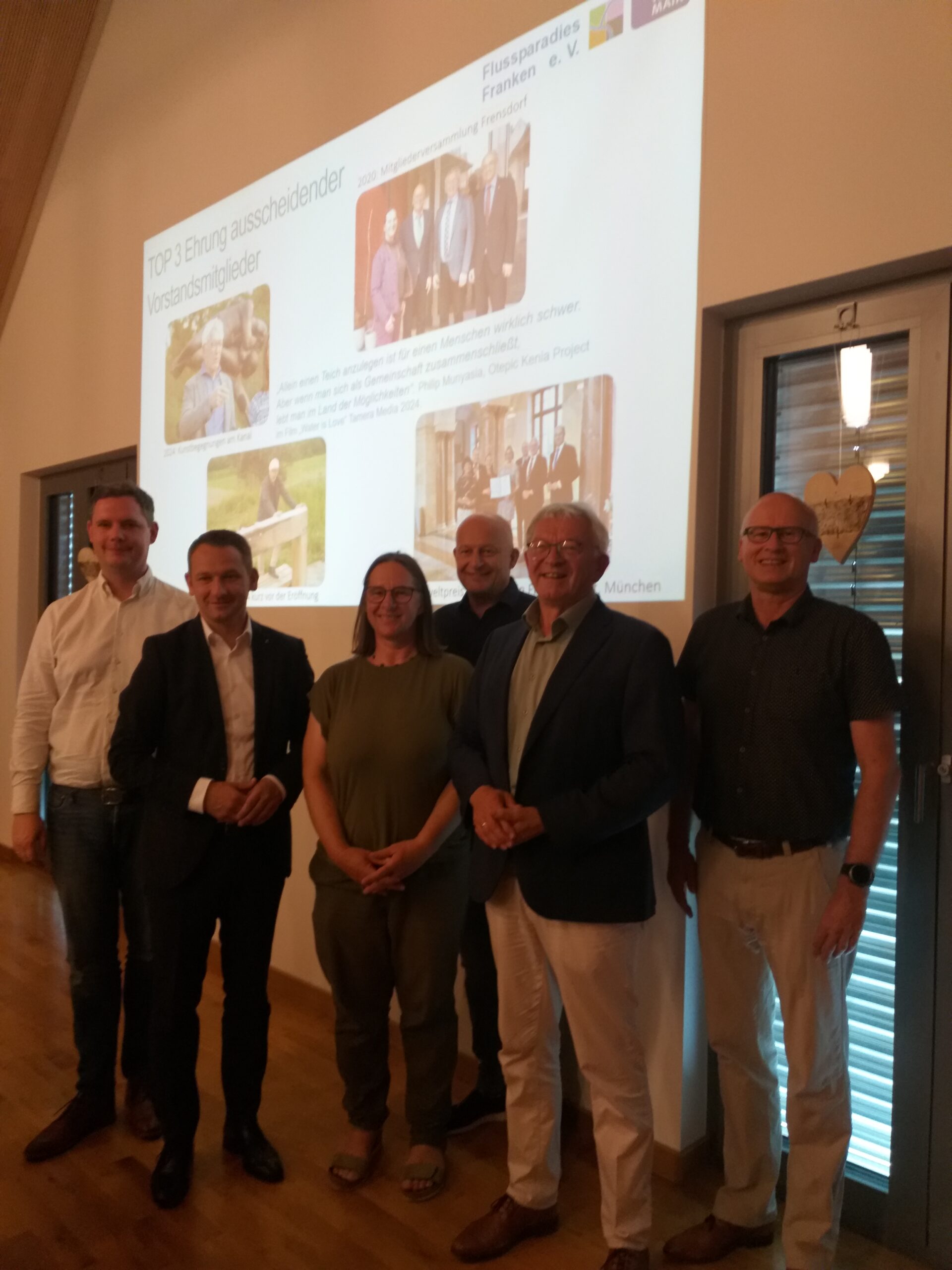 Wechsel in der Vorstandschaft des Flussparadieses Franken. v. l. n. r. Bürgermeister Jonas Glüsenkamp, Landrat Johannes Maciejonczyk, Dr. Anne Schmitt (Geschäftsführerin), Bürgermeister a. D. Claus Schwarzmann, Landrat a. D. Johann Kalb, Bürgermeister a. D. Stefan Paulus. Foto: Bettina Fritzler Wechsel in der Vorstandschaft des Flussparadieses Franken. v. l. n. r. Bürgermeister Jonas Glüsenkamp, Landrat Johannes Maciejonczyk, Dr. Anne Schmitt (Geschäftsführerin), Bürgermeister a. D. Claus Schwarzmann, Landrat a. D. Johann Kalb, Bürgermeister a. D. Stefan Paulus. Foto: Bettina Fritzler