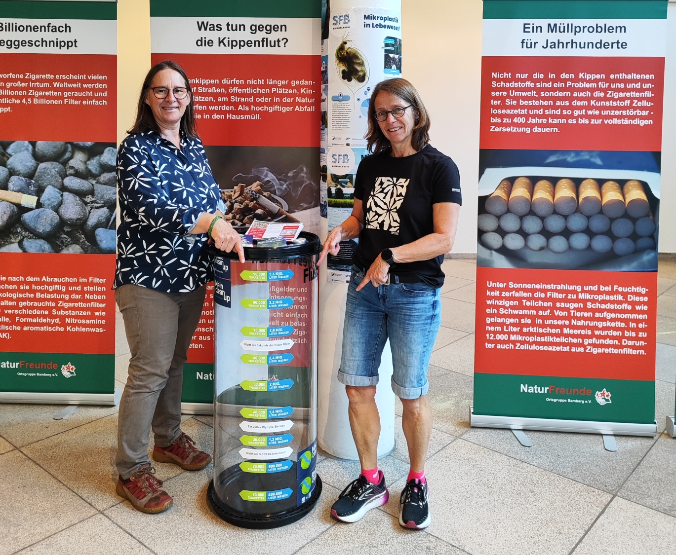 Anne Schmitt und Ulrike Desel rufen zum Sammeln von Zigarettenkippen auf. Diese sind ein noch immer unterschätztes und vor allem unnötiges Umweltproblem. Foto: Bettina Fritzler Anne Schmitt und Ulrike Desel rufen zum Sammeln von Zigarettenkippen auf. Diese sind ein noch immer unterschätztes und vor allem unnötiges Umweltproblem. Foto: Bettina Fritzler